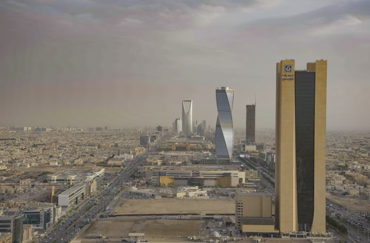 image Saudi Arabia&#8217;s non-oil business sector growth eases in April